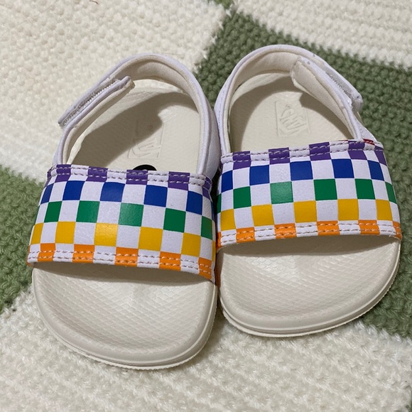 New Vans Rainbow Checkered Sandals - Picture 2 of 5